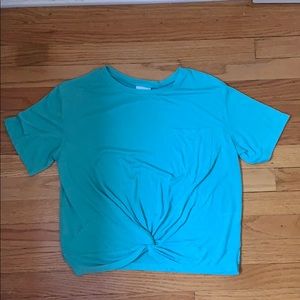 a turquoise t shirt
